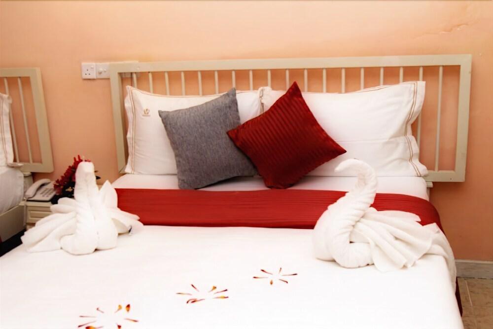 The Queensburry City Hotel Νουβάρα Ελίγια Εξωτερικό φωτογραφία