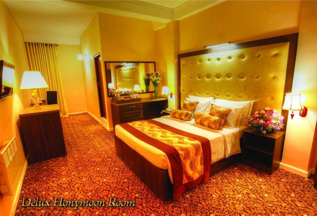 The Queensburry City Hotel Νουβάρα Ελίγια Εξωτερικό φωτογραφία