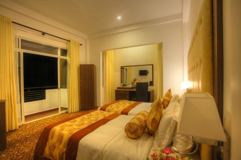 The Queensburry City Hotel Νουβάρα Ελίγια Εξωτερικό φωτογραφία